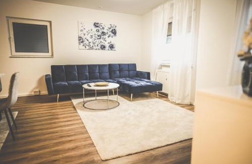 Sinsheim Apartment | Moderne Ferienwohnung mit Kochinsel in Sinsheim Zentral ruhig und Netflix - Erstbezug WeHome Komfort