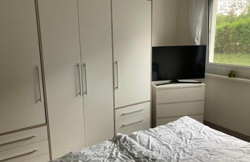 Mucheln Apartment | Moderne Ferienwohnung mit Seeblick und Balkon im EG