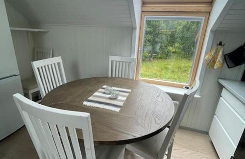 Vagan Apartment | Moderne leilighet med badstue og havutsikt