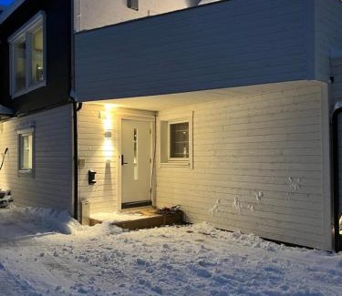 Tromso Apartment | Moderne liten leilighet på toppen av Tromsøyen