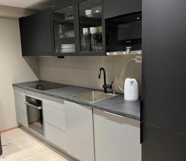 Tromso Apartment | Moderne liten leilighet på toppen av Tromsøyen