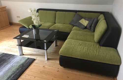 Steinwiesen Apartment | Moderne Nichtraucher-Ferienwohnung mit Balkon, WLAN und Parkmöglichkeit