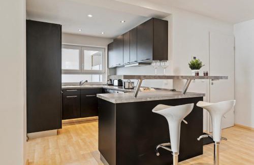 Hockenheim Apartment | Moderne Unterkunft mit Garten und Terrasse