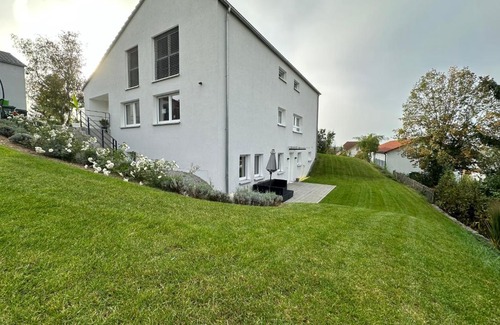 Wasseralfingen Apartment | Modernes Apartment mit eigener Terrasse & Garten