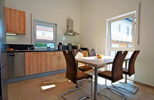 Staffelstein Apartment | Modernes Ferienhaus (72qm) mit großer Terrasse & Garten