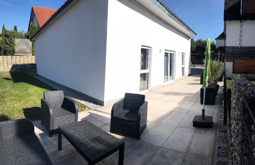 Staffelstein Apartment | Modernes Ferienhaus (72qm) mit großer Terrasse & Garten