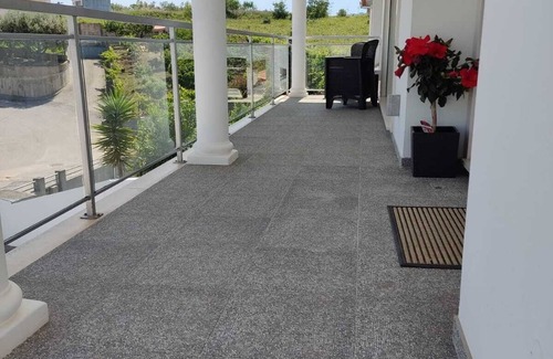 Batalha House | Modernes Haus bis zu 6 Personen mit Pool und Terrasse
