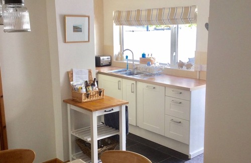 Tenby Cottage | Modernised traditional cottage, Sleeps 5,short walk to beaches, town, amenities