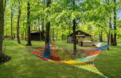 Berkeley Springs Ski Chalet | Modernized Log Cabin w Hot Tub Fire Pit & Views