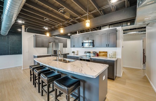 St. Clair Apartment | Modernized St Clair Apartment: Walk to Boardwalk!