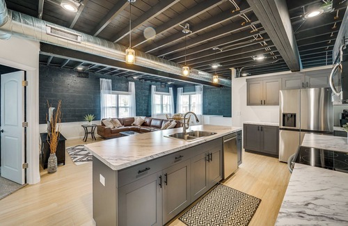 St. Clair Apartment | Modernized St Clair Apartment: Walk to Boardwalk!
