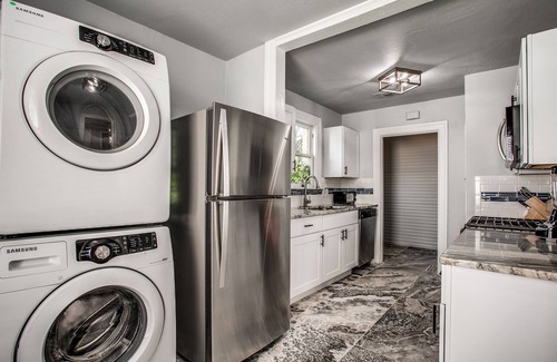Uptown Apartment | Modernly renovated 2B apartment with impressionist art theme