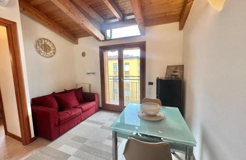 Certosa Apartment | Moderno con Design caldo e accogliente, con parcheggio gratuito e balcone privato, vicino a Fiere, Eventi e Concerti