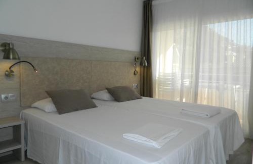 L'Estartit Apartment | Moderno con piscina en LEstartit by Host&Joy