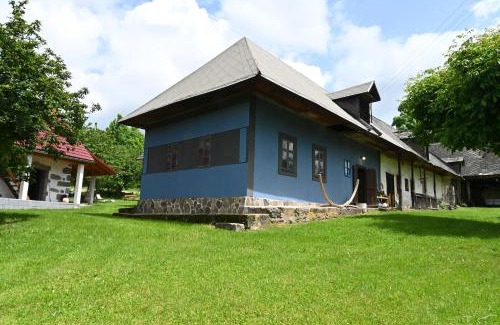 Pliesovce House | Modrá chalupa