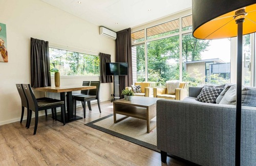 Lunteren Ski Chalet | ✓ Module II at Landgoed de Scheleberg ✓ Vacation house for 4 people ✓ Located in Lunteren (Gelderland) ✓ Vacation park in the Veluwe ✓ Book directly with the park