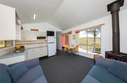 Ebor House | Moffat Falls Cottage overlooking waterfalls and mountains