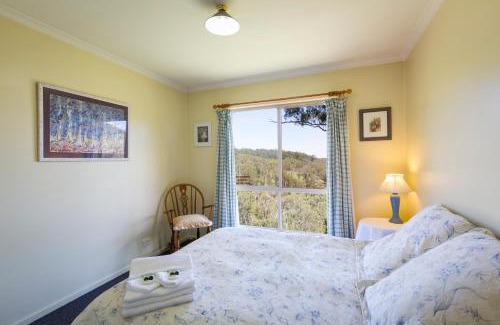Ebor House | Moffat Falls Cottage overlooking waterfalls and mountains