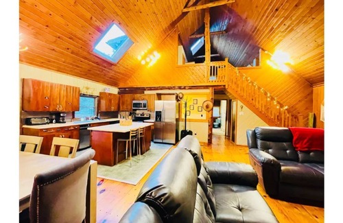 Newfoundland Cabin | Moira's Spacious Log Cabin Retreat: Hot Tub, Fire Pits, Near Lakes & Mountains