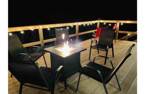 Newfoundland Cabin | Moira's Spacious Log Cabin Retreat: Hot Tub, Fire Pits, Near Lakes & Mountains