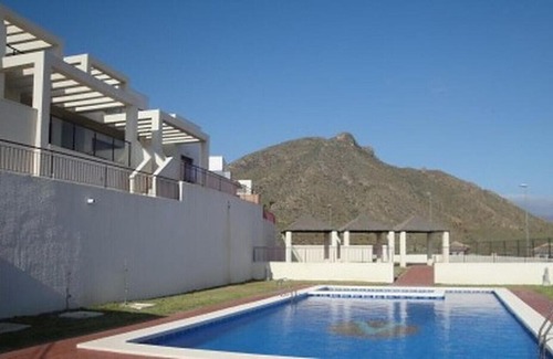 Los Puertos Apartment | MoJon Hills Keith