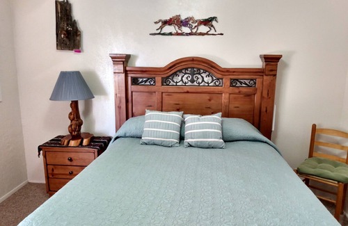 Bluff Hotel | Mokee Motel