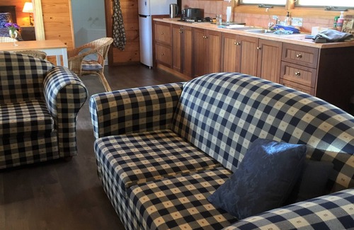 Gillentown Cottage | Molly's Chase, Mollyfies Log cabin B&B