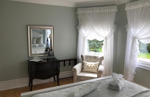 Mono Bed & Breakfast | Molly's Retreat B and B