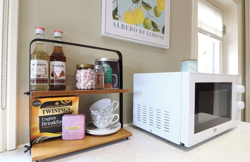Melton Mowbray Cottage | MOLLY'S WAY, pet friendly, with a garden in Melton Mowbray