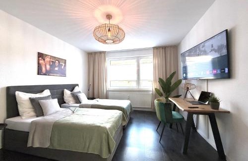 Western Ring Area Apartment | Mona Lisa, Komplette Wohnung, 24h Check-in, mit Parkplatz, Balkon, 2x Smart TV, Zentrum
