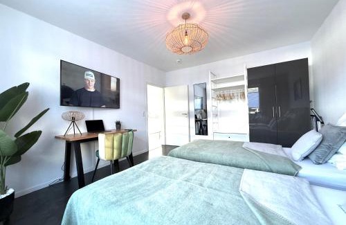 Western Ring Area Apartment | Mona Lisa, Komplette Wohnung, 24h Check-in, mit Parkplatz, Balkon, 2x Smart TV, Zentrum