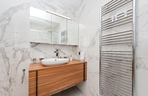 Roquebrune-Cap-Martin Apartment | Monaco - Terrasse vue mer - Piscine - Parking - DR