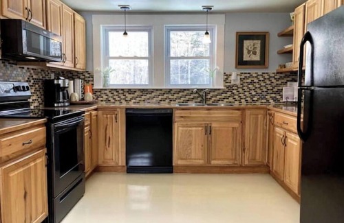 Troy House | Monadnock 4-Bedroom Charmer by Cheshire Rail Trail