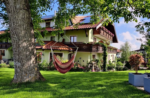 Sankt Georgen im Attergau Apartment | Mondsee - Frühstückspension Holzapfel