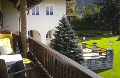 Tiefgraben Apartment | Mondseeblick - Balcony - House GUEST BUILDER (Fam. STALL INGER)
