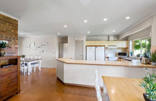 Mansfield House | Monkey Gully Retreat - Mansfield - Sleeps 9