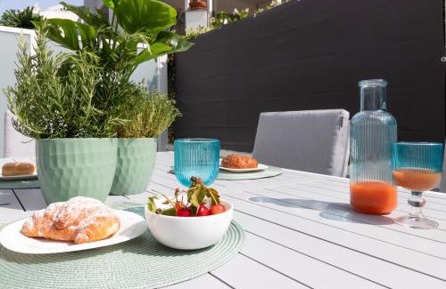 Fogliano Marina House | Monkey house