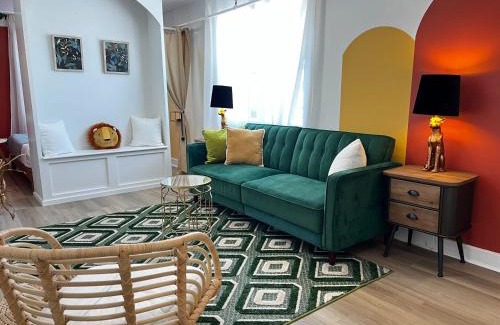 Downtown Apartment | Monkey Jungle, Vibrant 2-BDRM at Ports on Portland, Rooftop Access, Apt #6