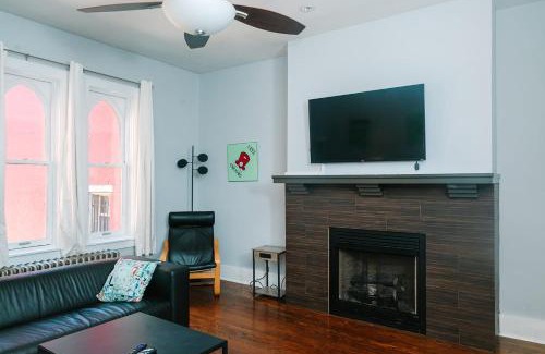 Allegheny-West Apartment | MONOPOLY - Prime-Location - Walkable - Sleeps 6