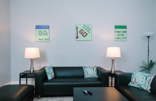 Allegheny-West Apartment | MONOPOLY - Prime-Location - Walkable - Sleeps 6