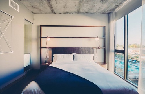 South River City Hotel | Monroe Suite at Trendy South Congress Hotel Austin