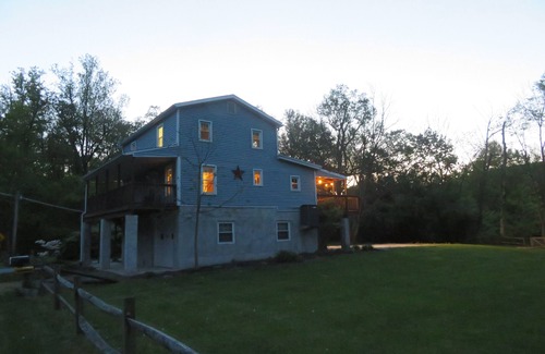 Jonestown House | Monroe Valley Guesthouse near Swatara State Park, Hershey, other attractions!