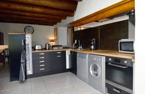 Condat-les-Montboissier House | Montcoudoux group gîte with sound system.