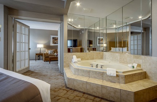 Vaughan Hotel | Monte Carlo Inn Vaughan Suites