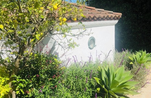 Upper Village Cottage | Montecito Casita Pequena!