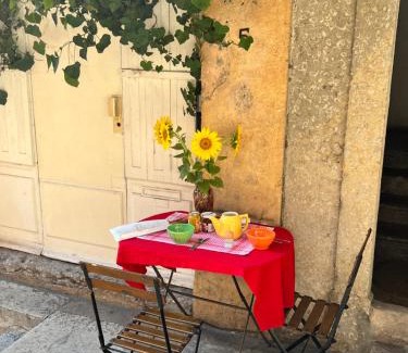 Old Lyon Apartment | Montee du change
