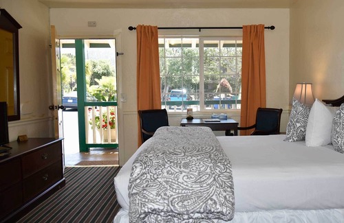 Munras Avenue Hotel | Monterey Pines Inn