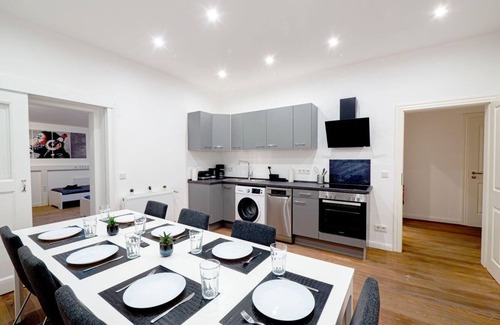 Ahrensburg Apartment | Monteurwohnung in Villa - 8 Betten, WLAN, TV, Einbauküche – Ahrensburg Zentrum, Nähe Hamburg - OD06a