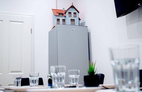 Ahrensburg Apartment | Monteurwohnung in Villa - 8 Betten, WLAN, TV, Einbauküche – Ahrensburg Zentrum, Nähe Hamburg - OD06a