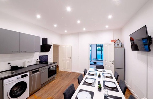 Ahrensburg Apartment | Monteurwohnung in Villa - 8 Betten, WLAN, TV, Einbauküche – Ahrensburg Zentrum, Nähe Hamburg - OD06a